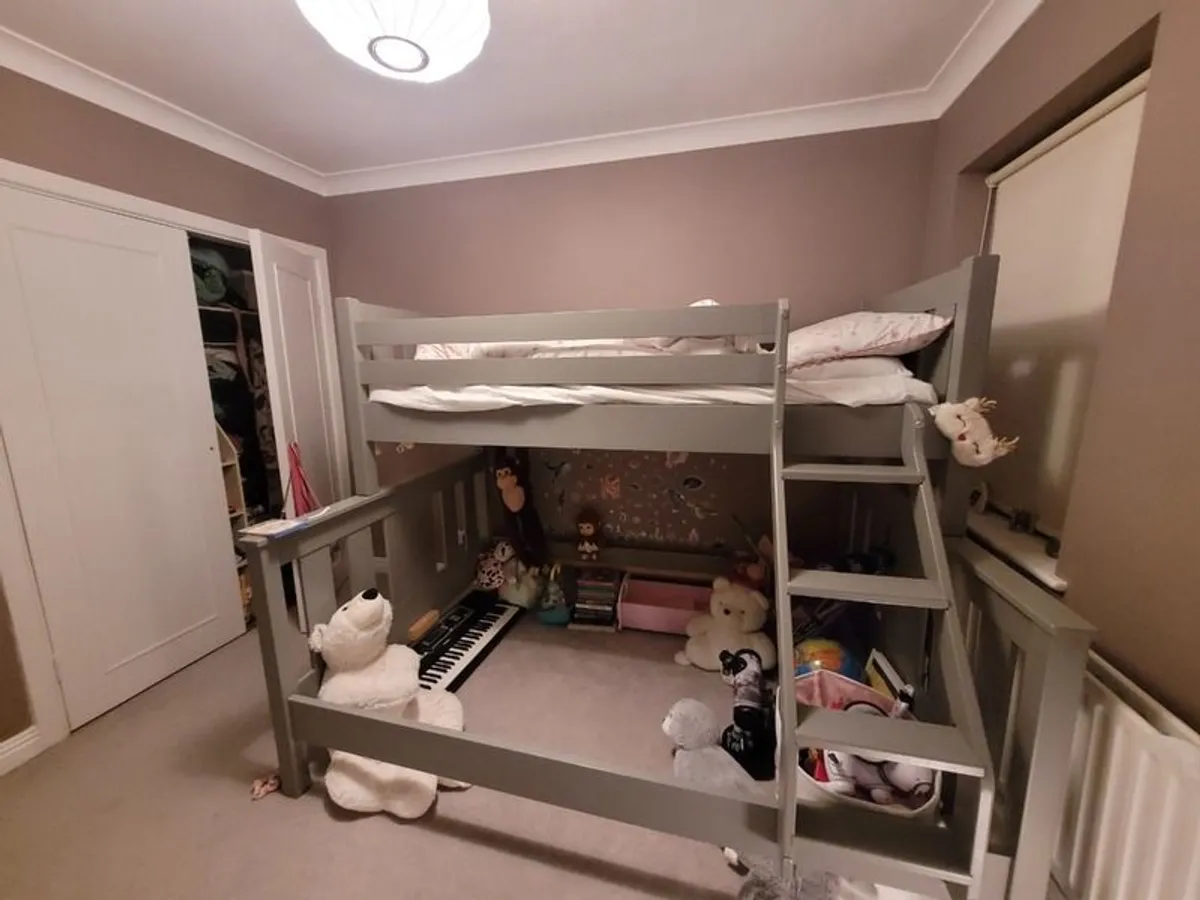 Bunk bed - Image 1