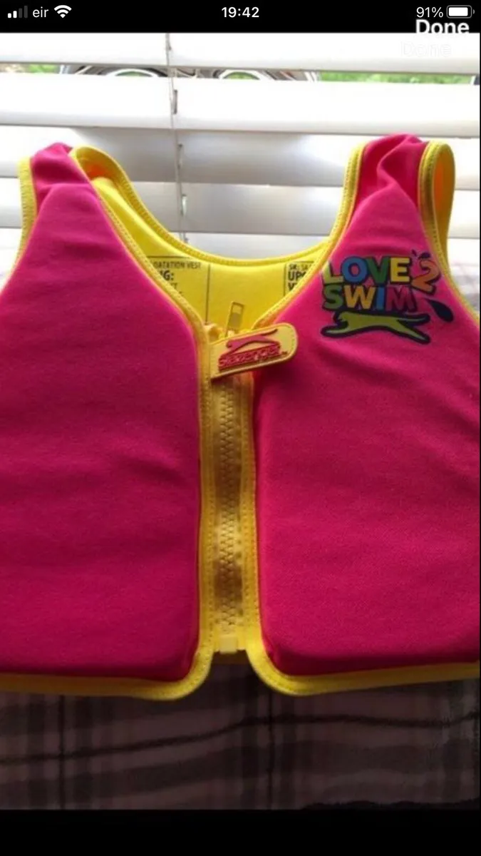 Girls life jacket age 2/3 €10 - Image 1