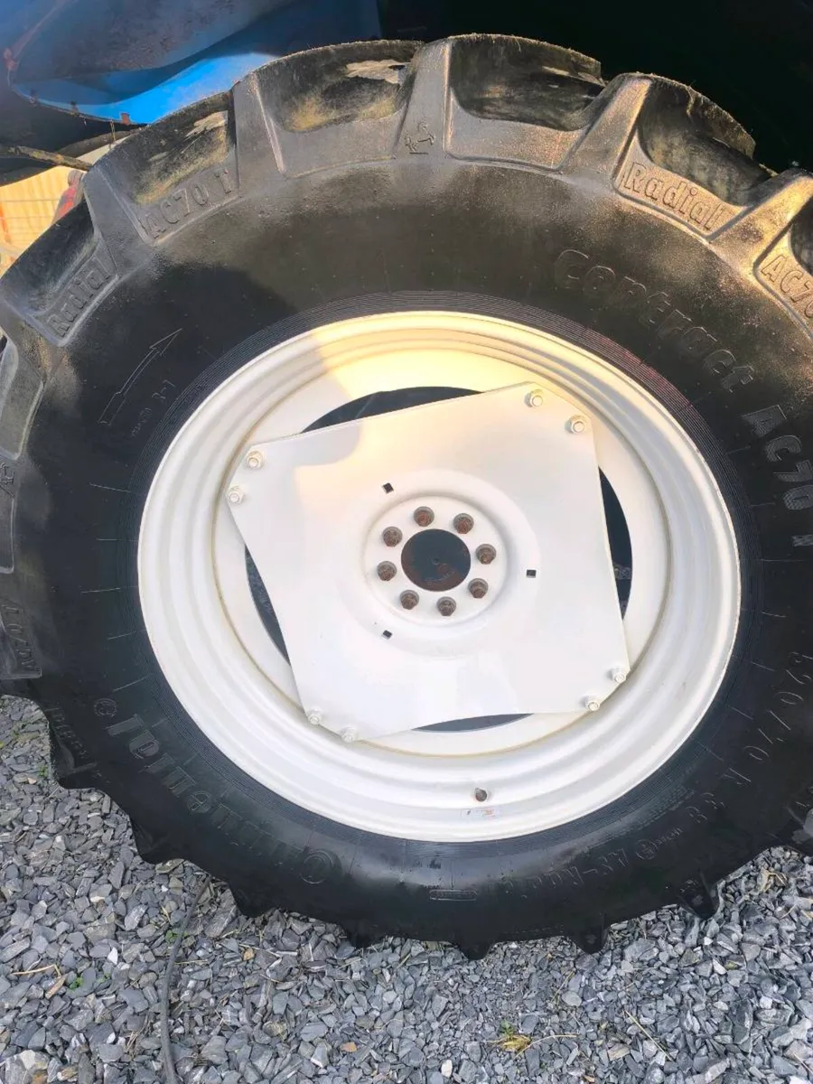 Tractor tyres - Image 1