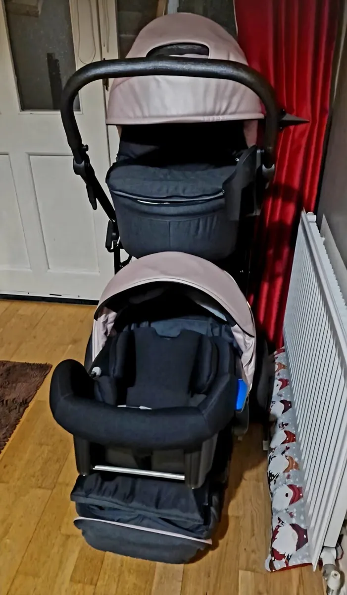 Venicci pram - Image 2