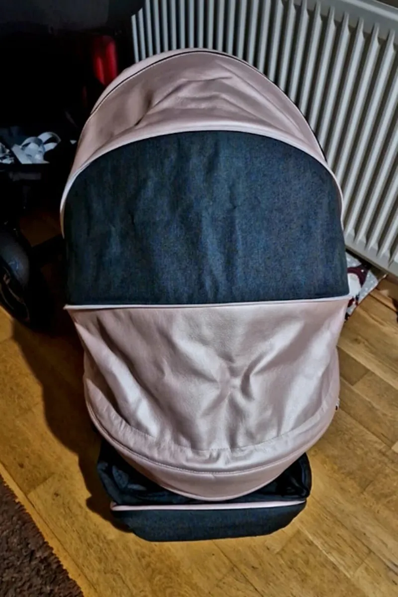 Venicci pram - Image 3