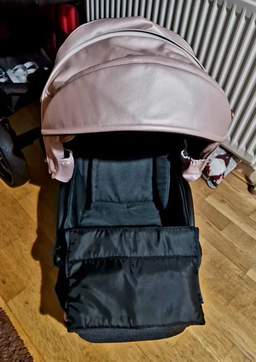 Venicci pram - Image 4