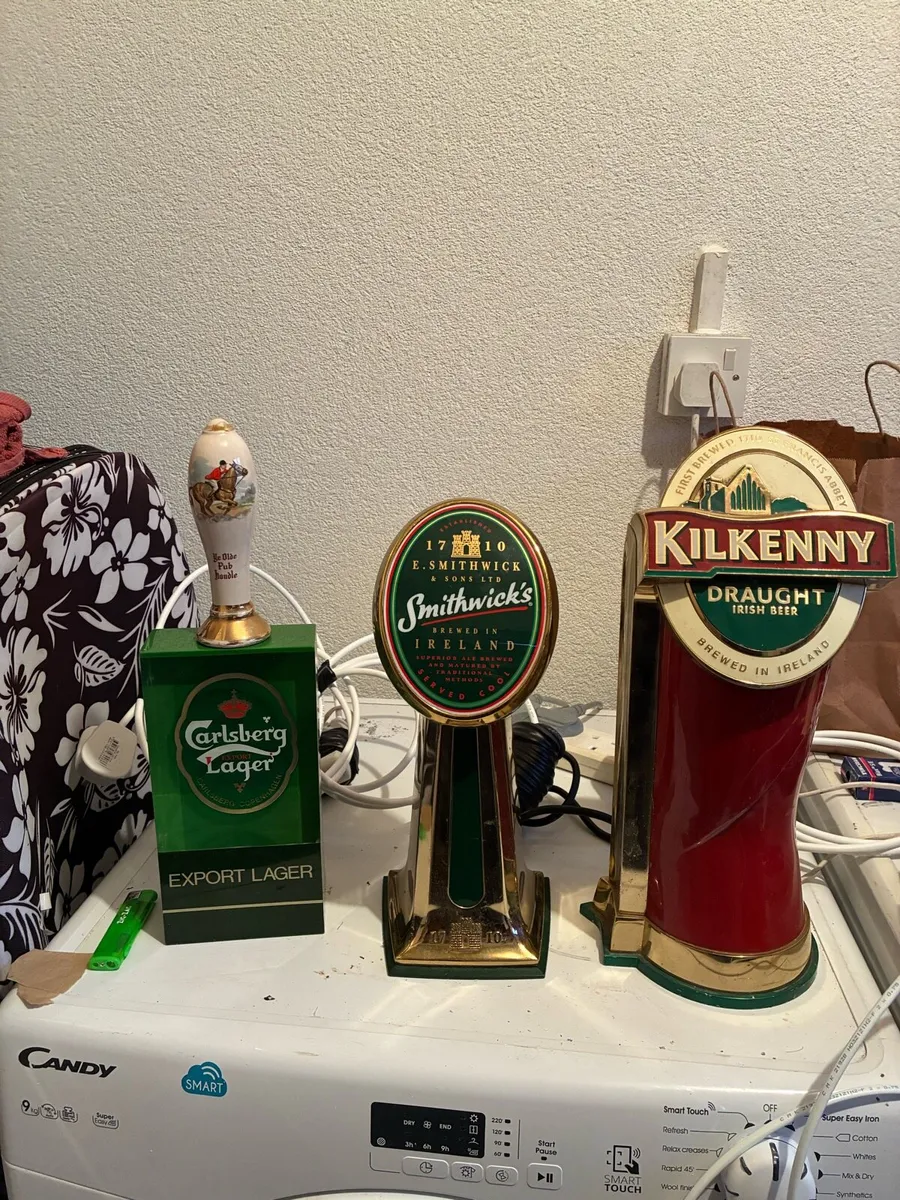 Pub memorabilia - Image 1