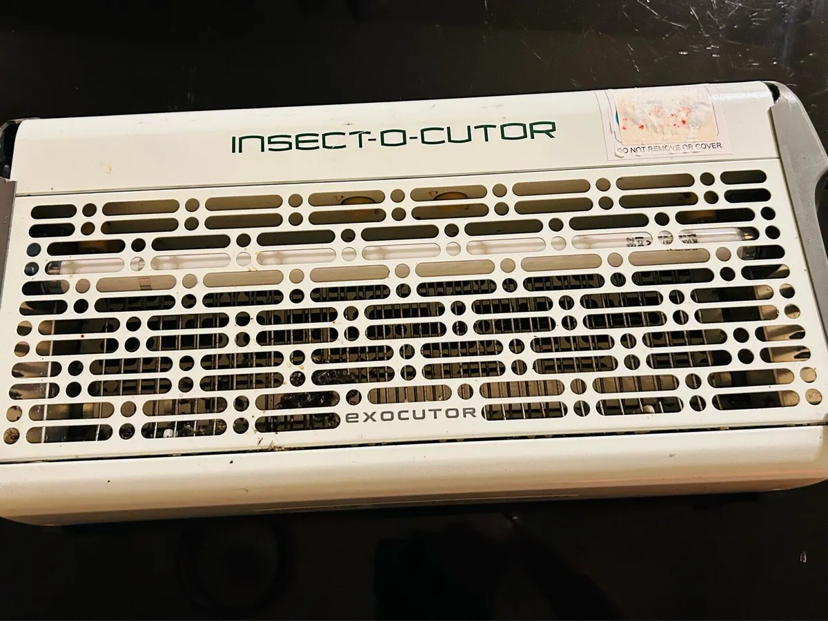 Blender for sale & 3  fly insect-o-cutors - Image 3