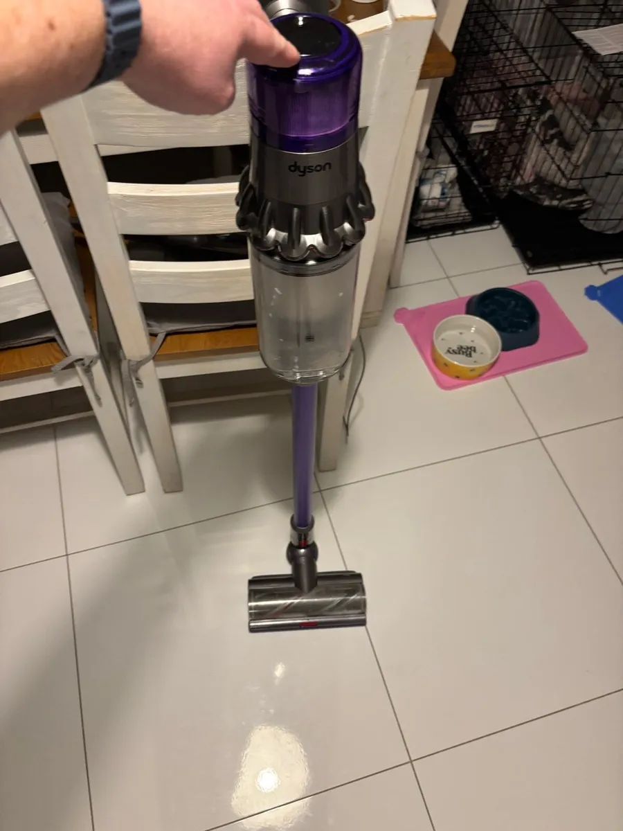Dyson V11 Cordless - Image 1