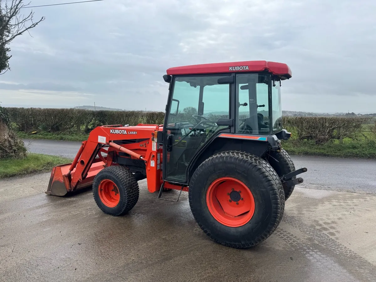 Kubota Compact Tractor with Loader - Image 4