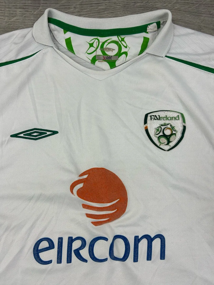 Genuine Vintage 2005 Umbro Ireland Away Jersey XXL - Image 4