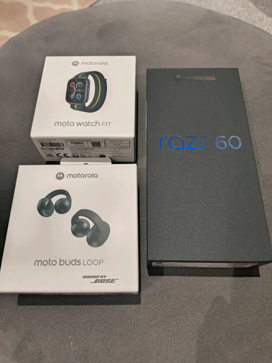 Motorola razr 60,  Moto buds loop and Moto watch - Image 1