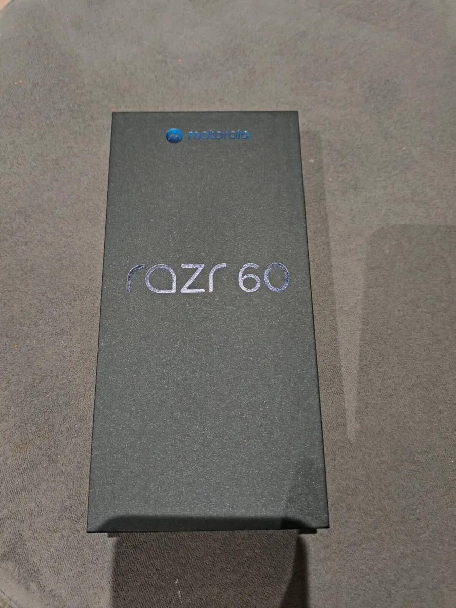 Motorola razr 60,  Moto buds loop and Moto watch - Image 4