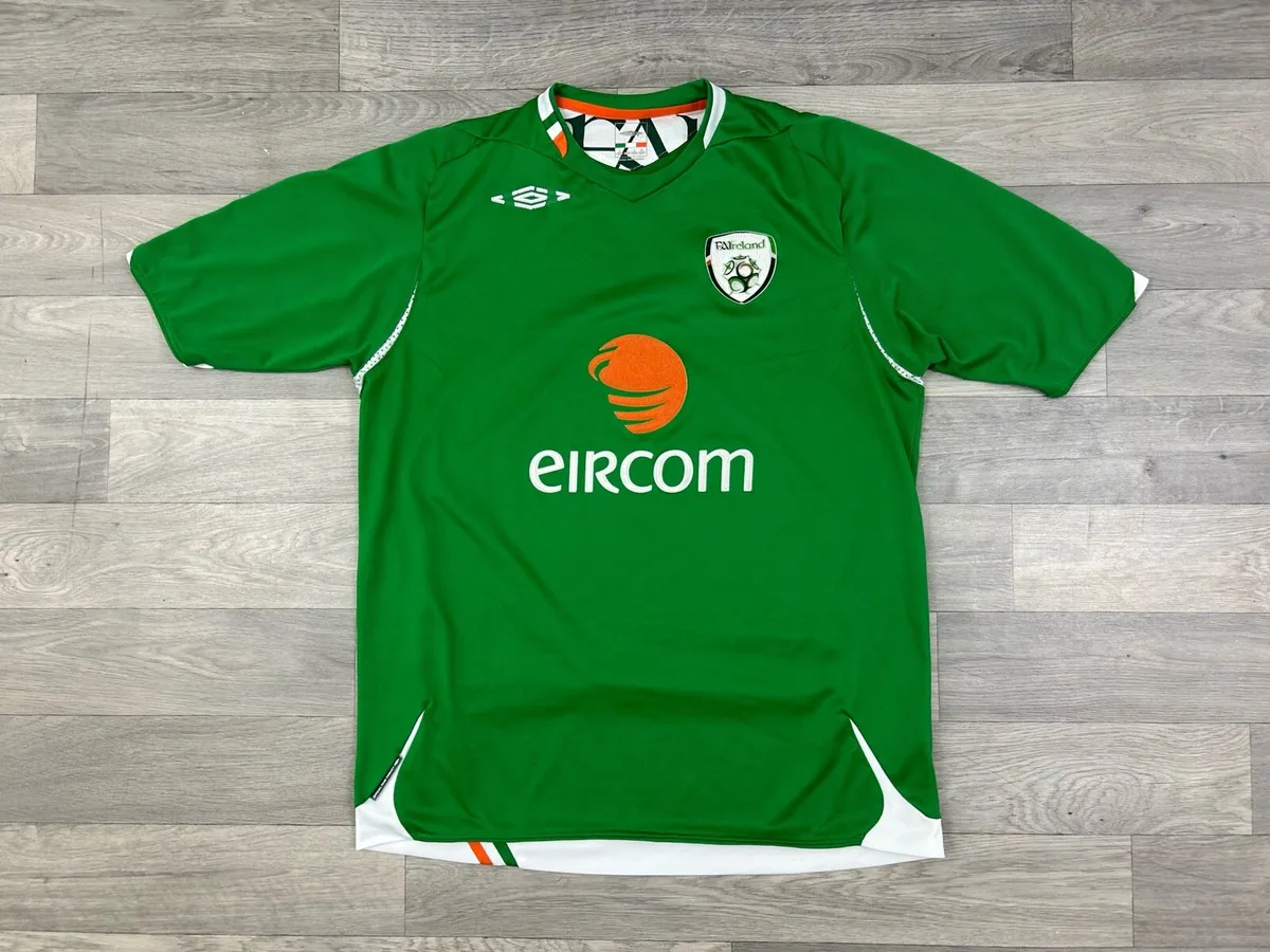Genuine Vintage 2006 Umbro Ireland Home Jersey - Image 1