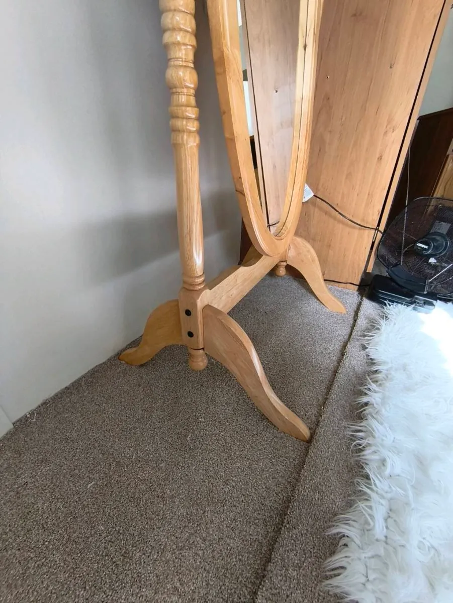 Beautiful solid new free standing mirror 40 Euro - Image 2