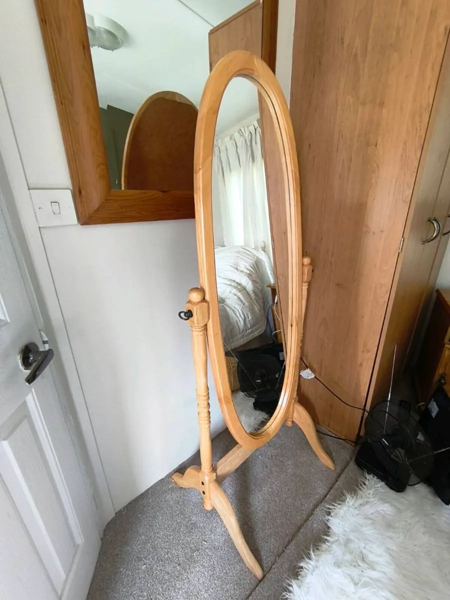 Beautiful solid new free standing mirror 40 Euro - Image 3