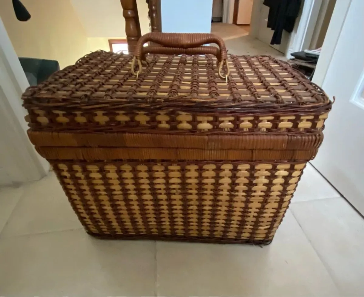 Large Wicker Picnic Basket with Handles and Strap - Image 2