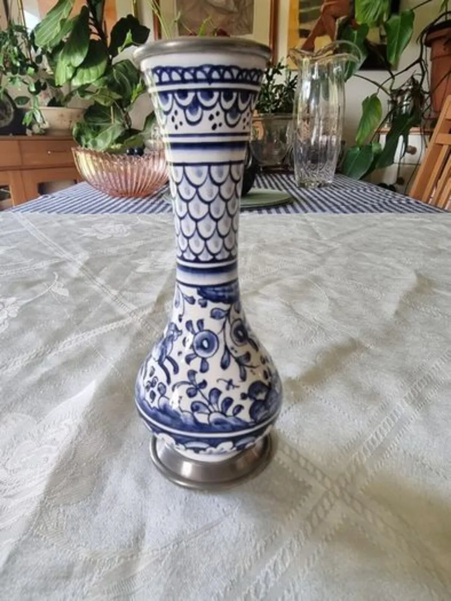 Vintage C.I.A. Coimbra Portugal vase - Image 1