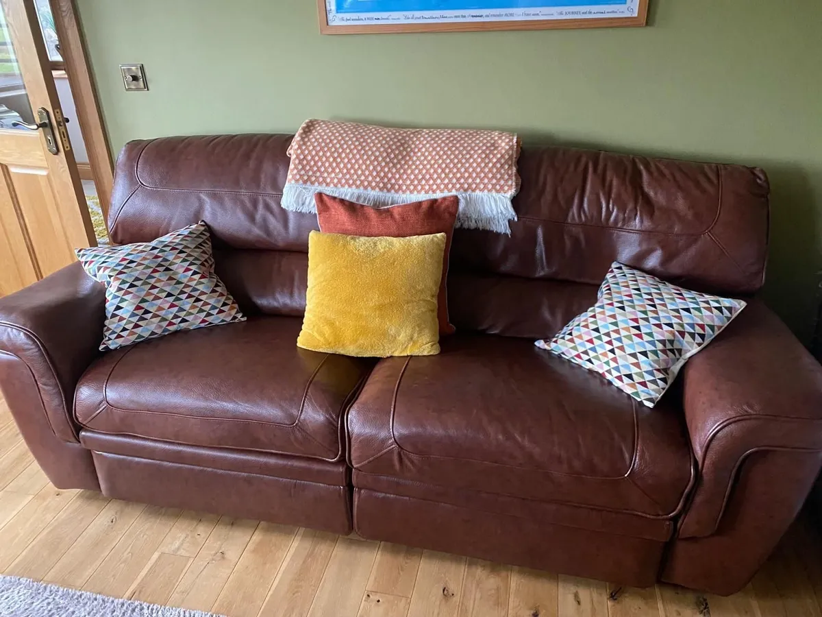 Brown leather suite of furniture - Image 3
