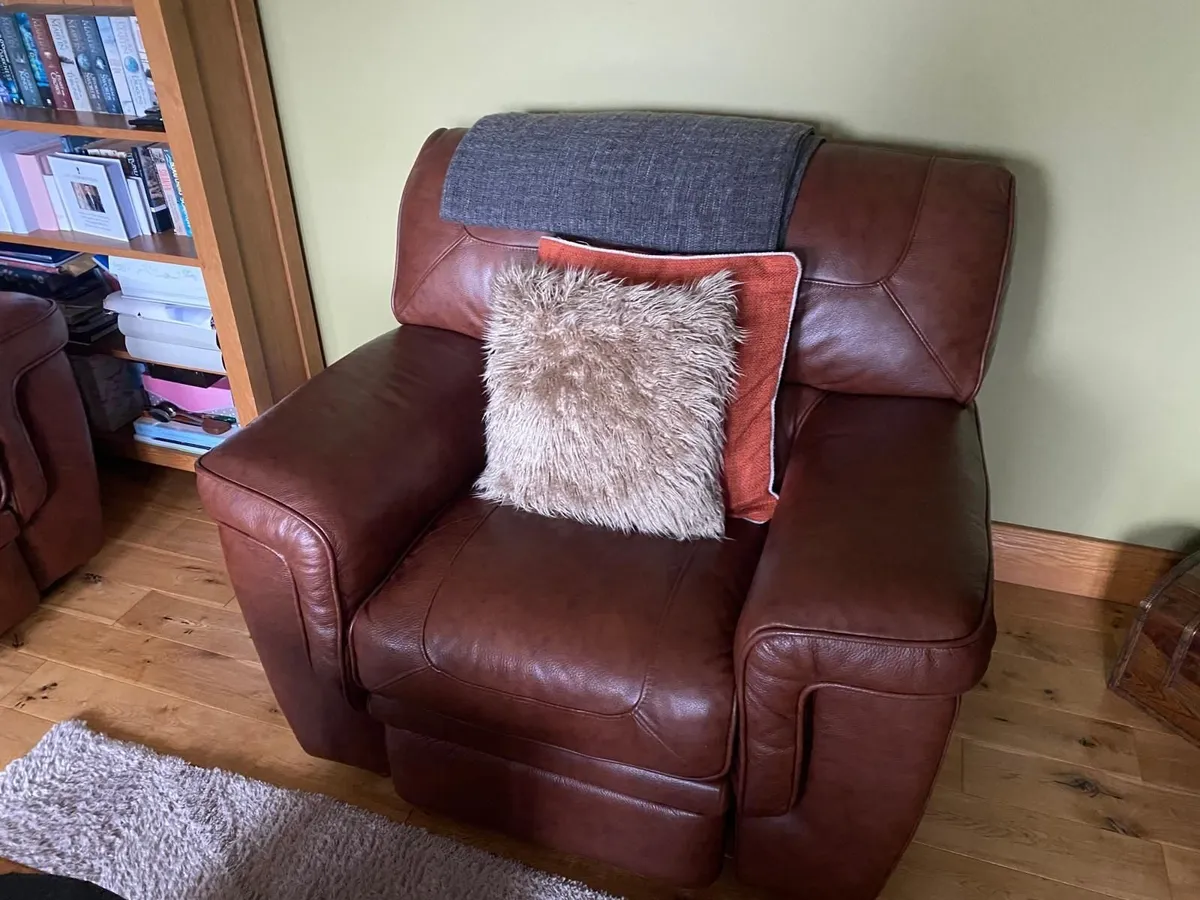 Brown leather suite of furniture - Image 4