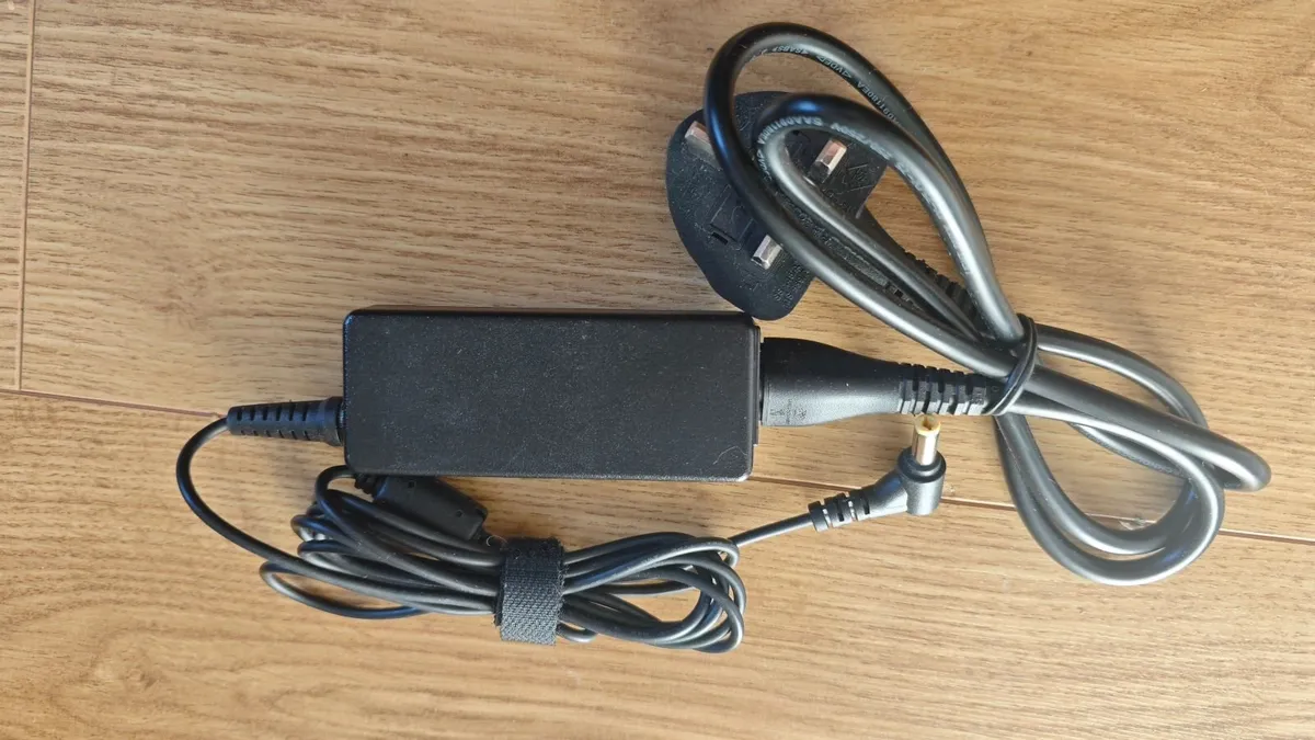 Lenovo 40W 20V 2A Adapter Charger Power Supply - Image 3