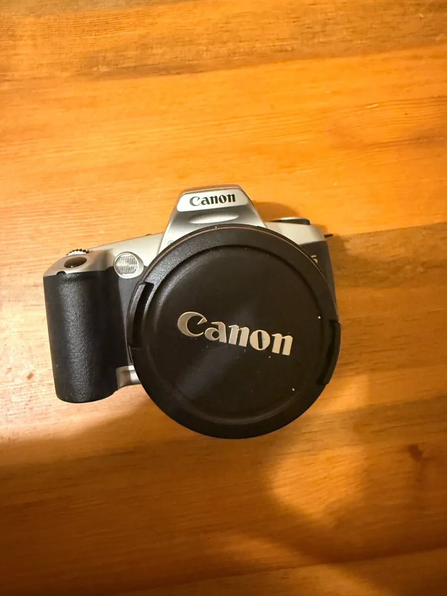 Canon EOS 500n Film Camera with Zoom Lens - Image 1