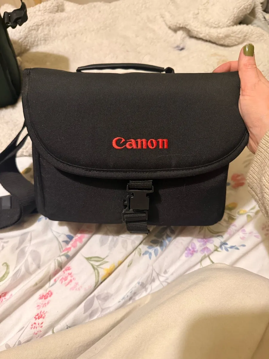 Canon EOS 500n Film Camera with Zoom Lens - Image 4