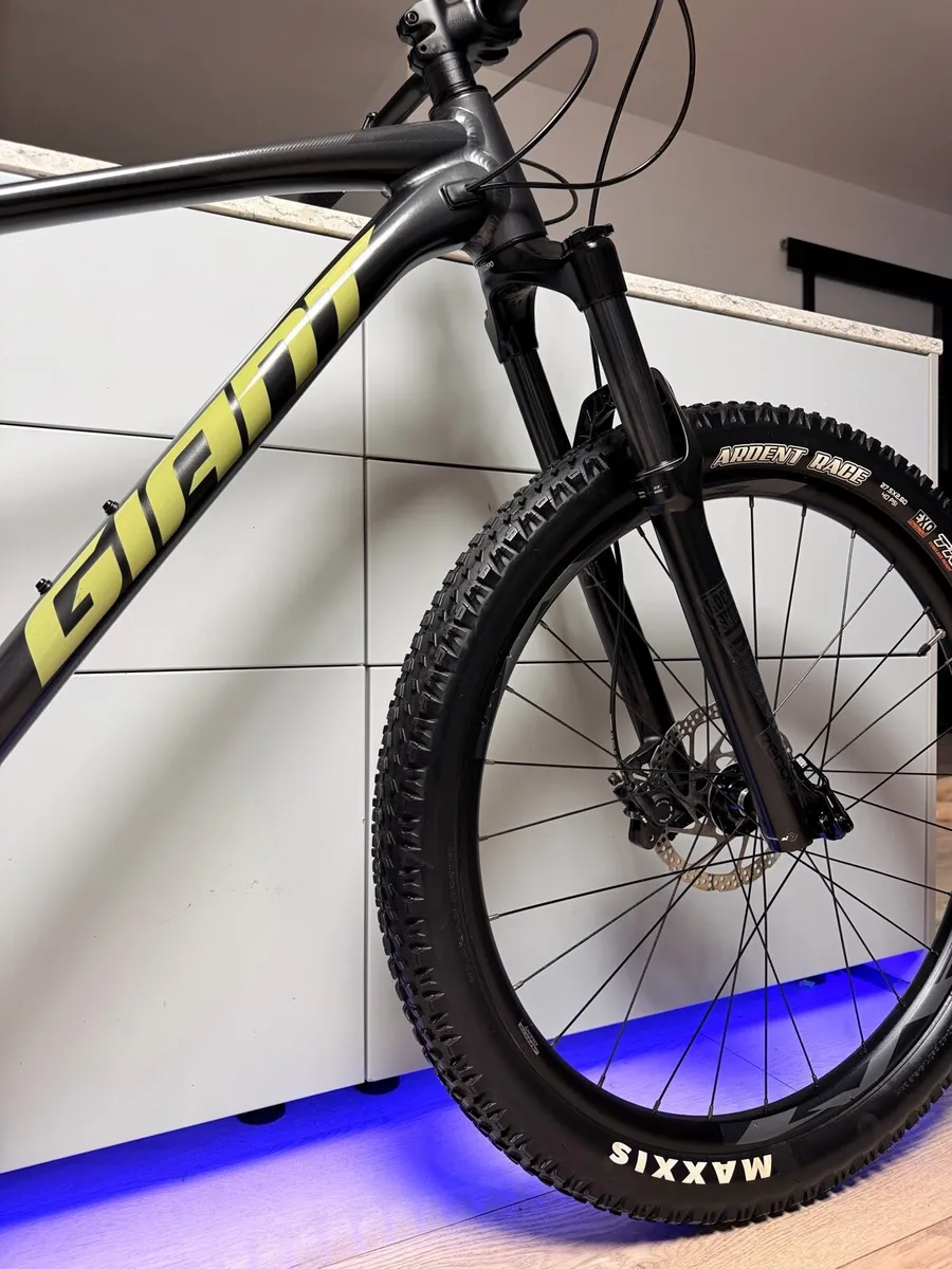 GIANT Fathom 1 Hardtail Bike - Image 3