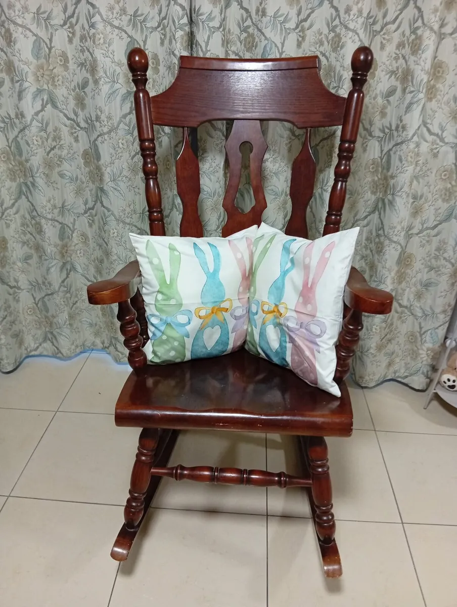 ROCKING CHAIR - Image 1