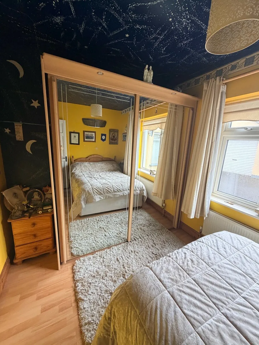 Sliding wardrobe - Image 1