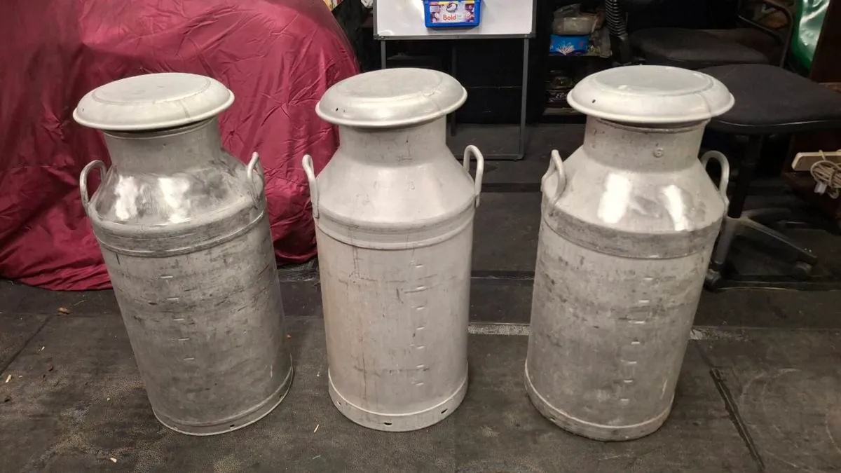 Milk churns - Image 2