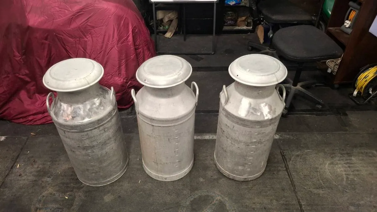 Milk churns - Image 1