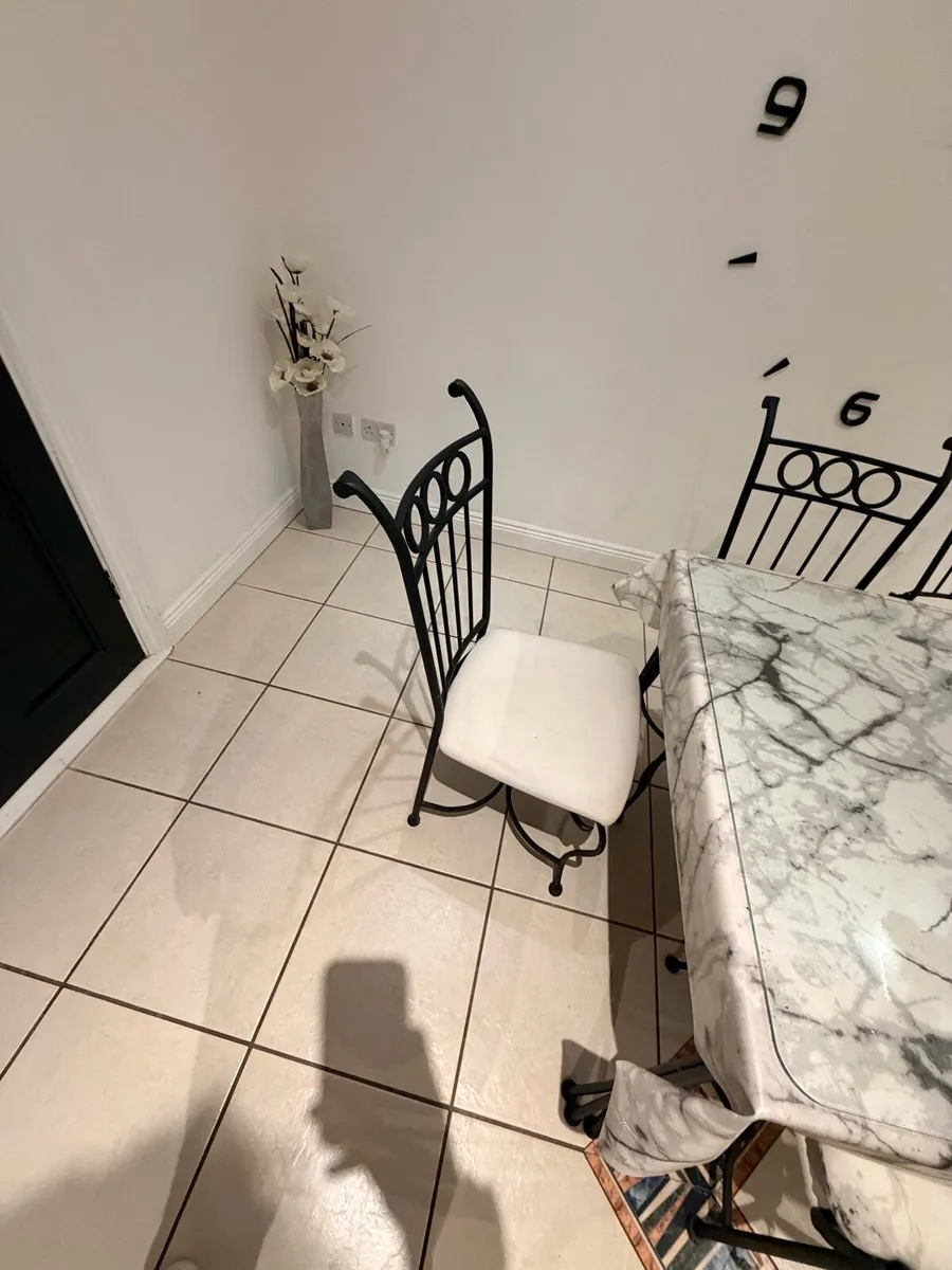 Dinner table and chairs - Image 2