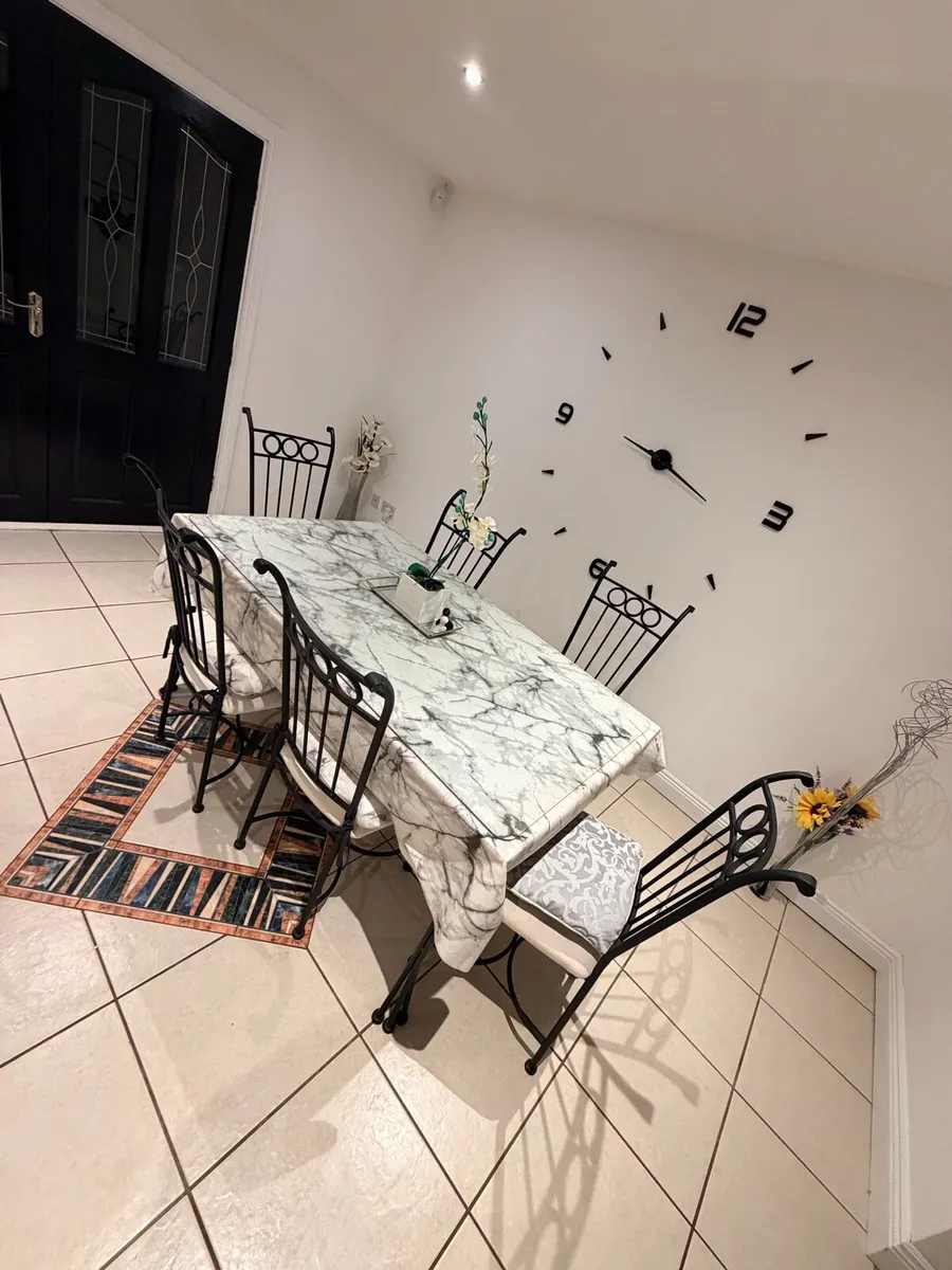Dinner table and chairs - Image 3