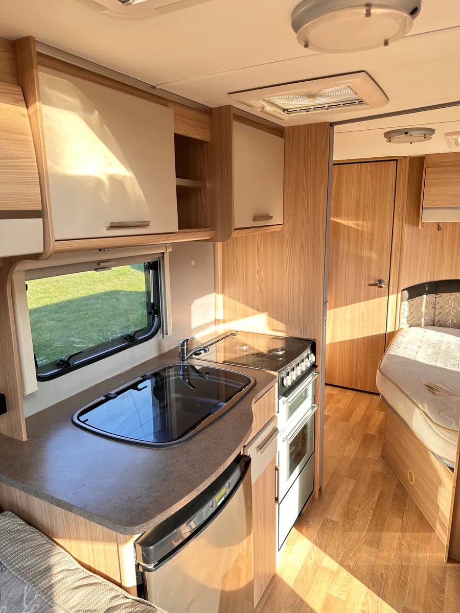 ✨COACHMAN AMARA 4 BERTH FIXED BED✨ - Image 4