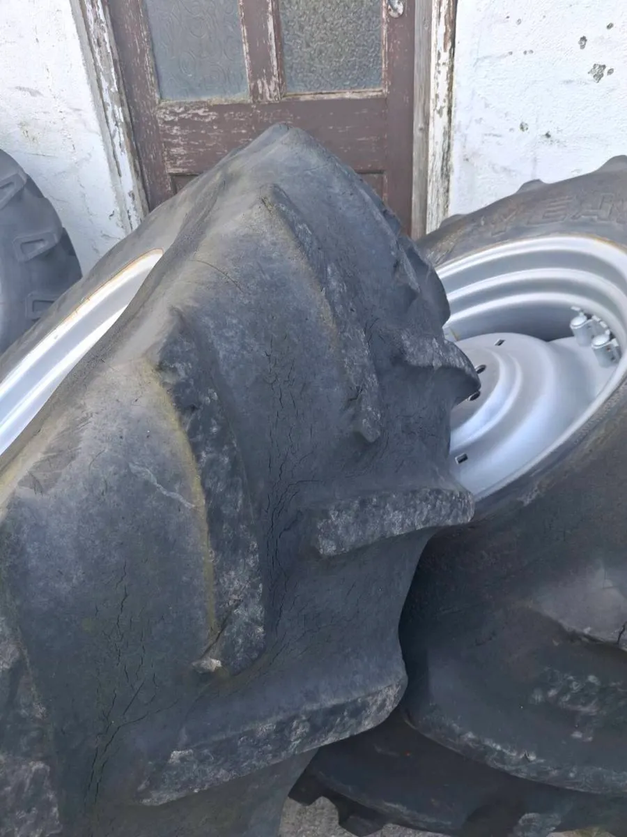 Fergusin and Ford wheels - Image 2