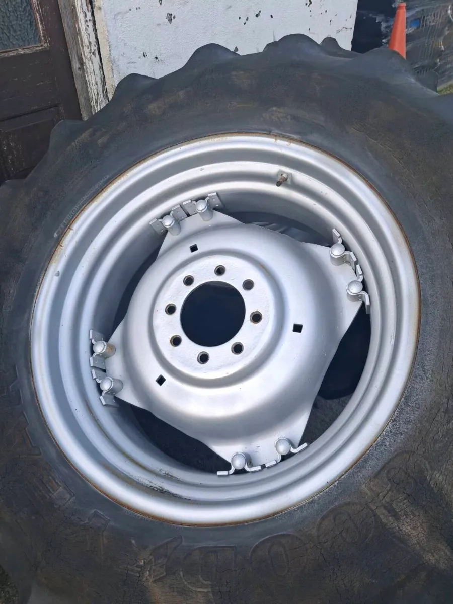 Fergusin and Ford wheels - Image 3