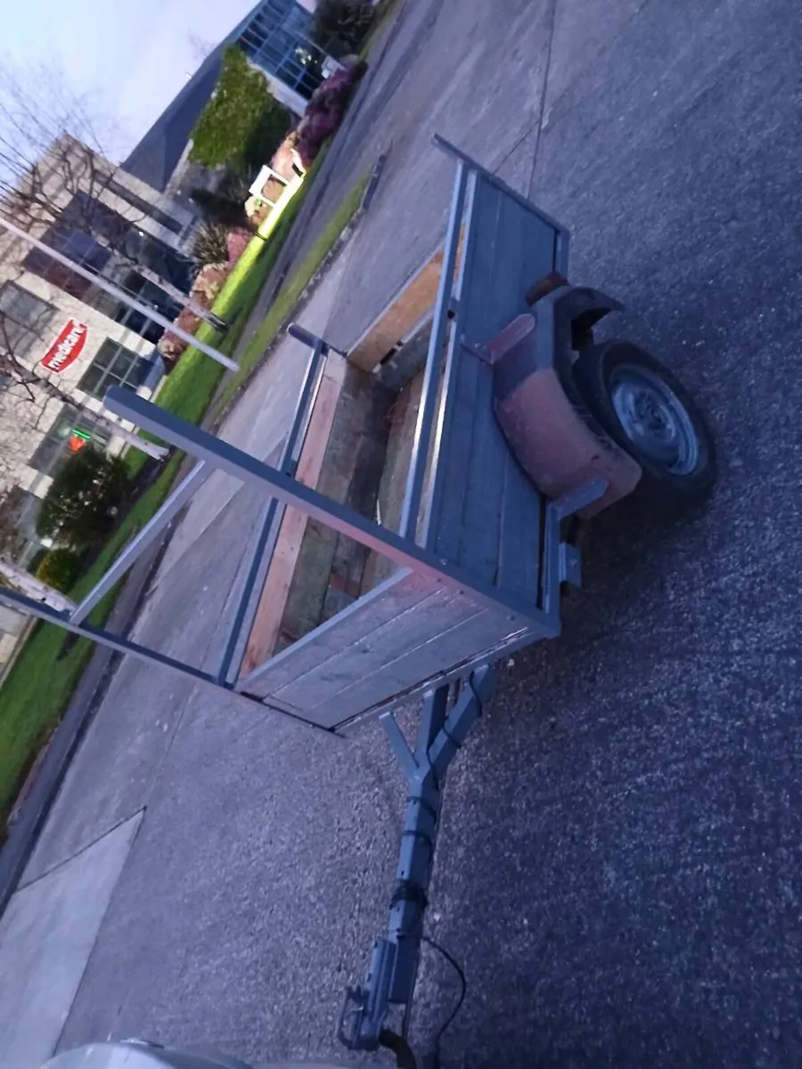 6 by 4 car trailer very stong nice runnin trailer - Image 1