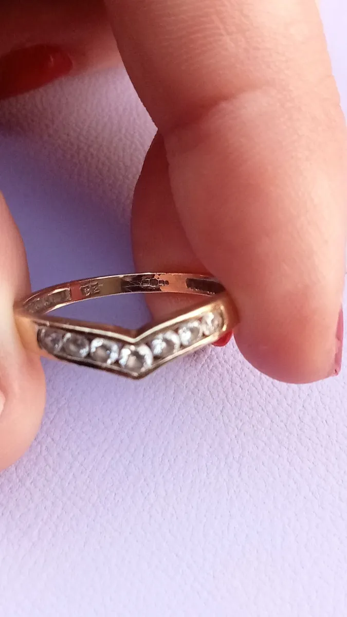 Beautiful 9ct Gold s Dress Ring - Image 1