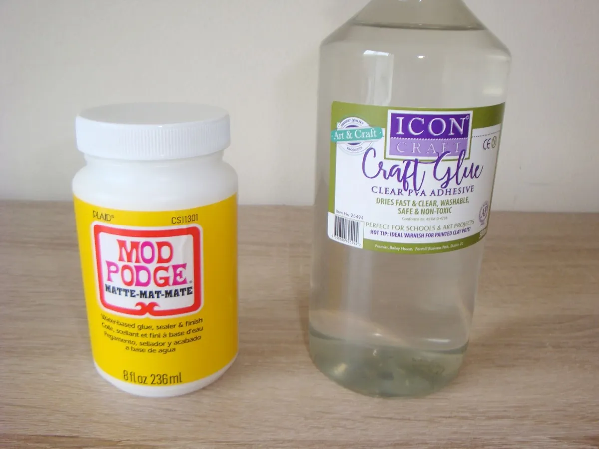 Craft Glue Mod Podge art supplies - Image 1
