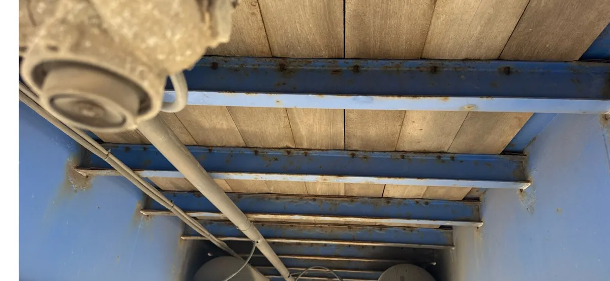 2012 SDC Curtainsider Moffet Mounty Brackets - Image 4