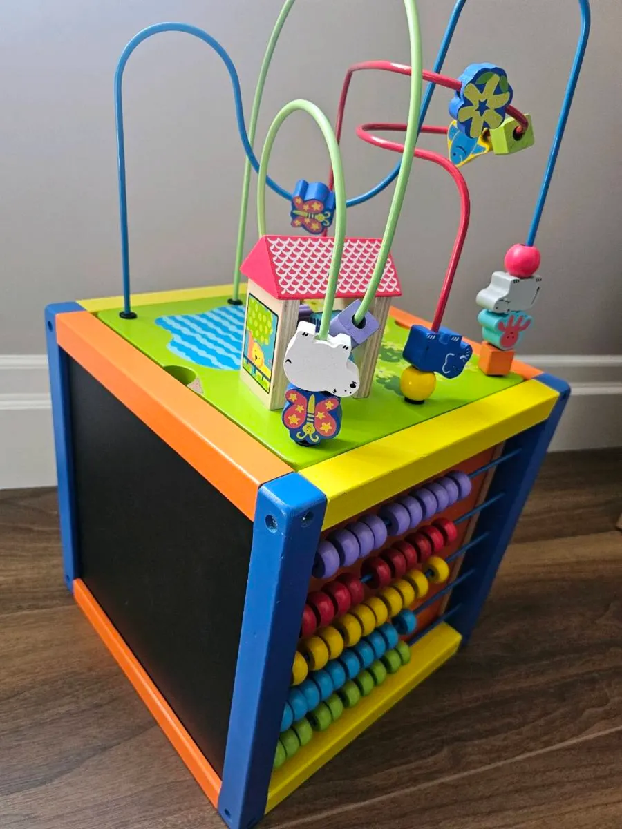 Wooden activity cube - Image 1