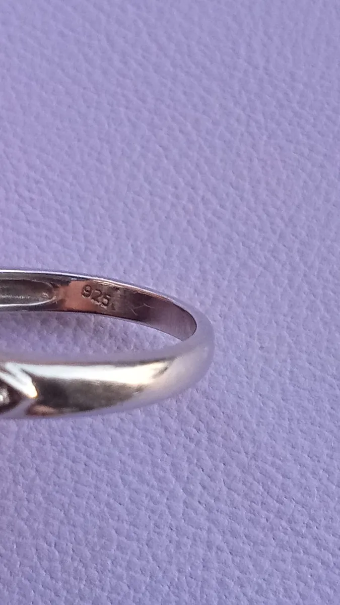 Beautiful Emerald Dress Ring - Image 3