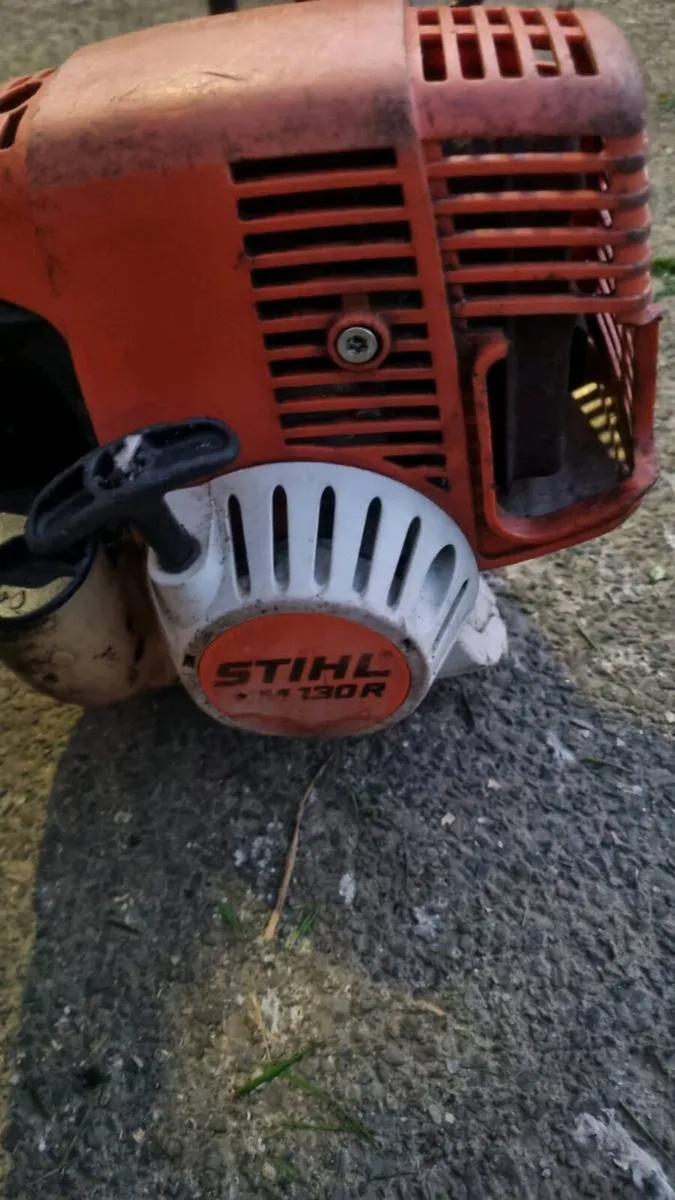 Stihl km130r  long reach hedgetrimmer - Image 2