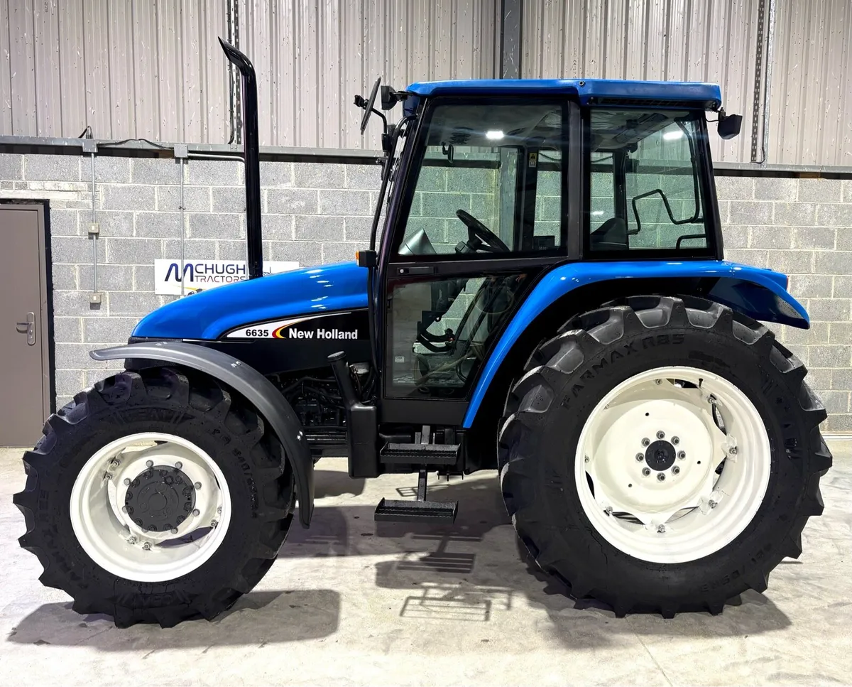 NEW HOLLAND 6635  Deluxe ** Low Hours** - Image 3