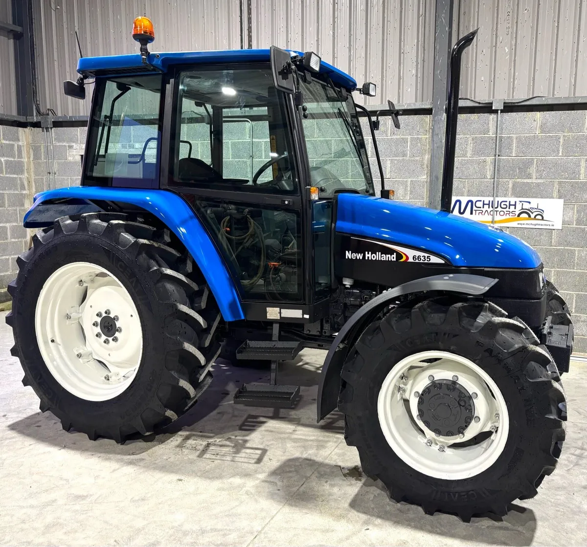 NEW HOLLAND 6635  Deluxe ** Low Hours** - Image 1