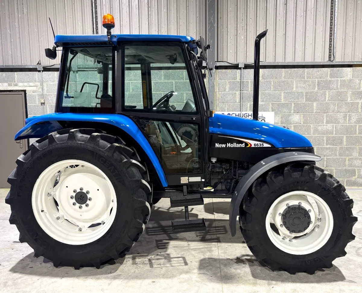 NEW HOLLAND 6635  Deluxe ** Low Hours** - Image 4