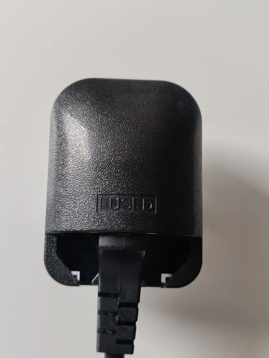 🔌 EU to UK Plug Converter – Travel Adapter - Image 3
