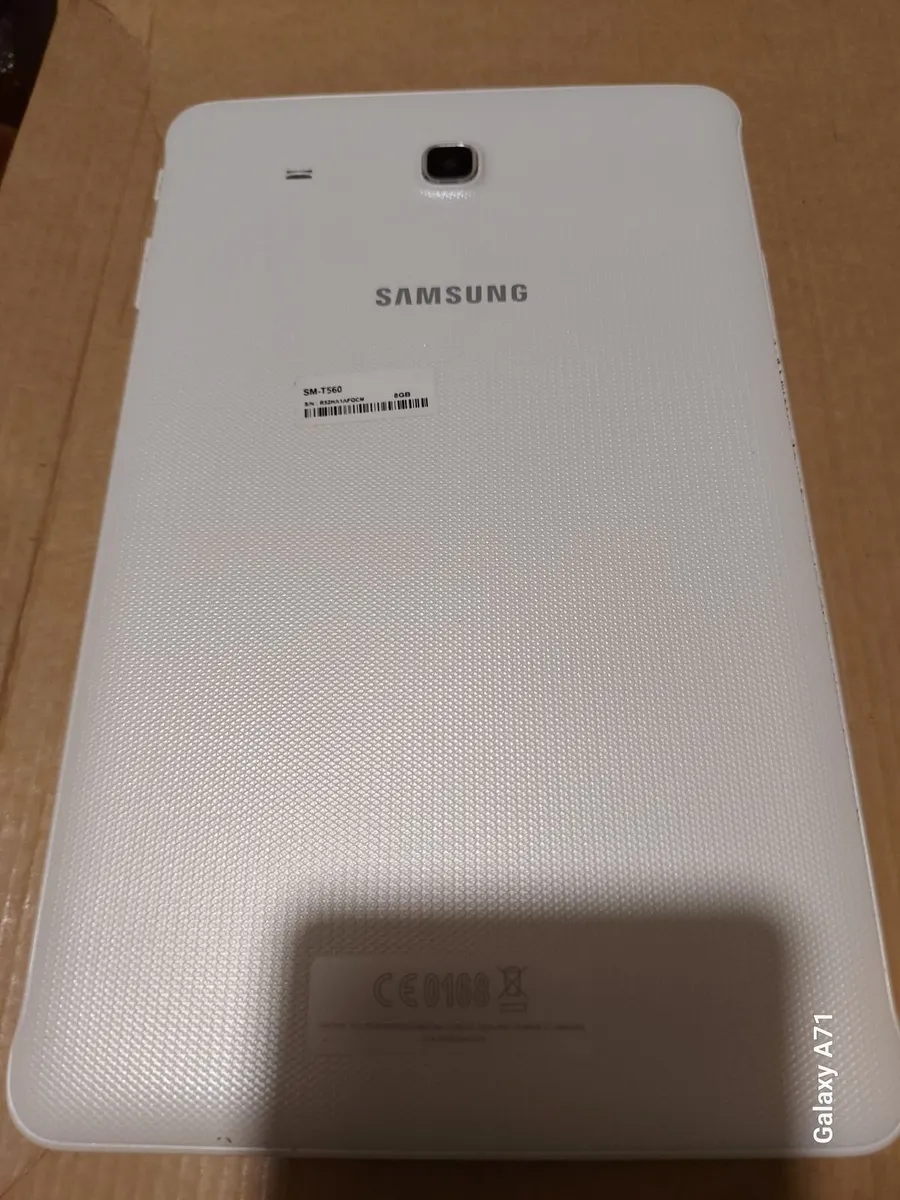 Samsung Galaxy Tab E, 8GB, in excellent condition - Image 3
