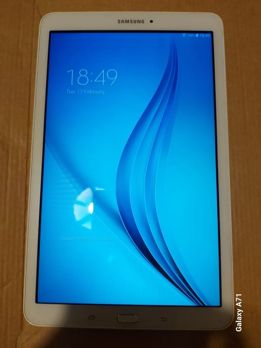 Samsung Galaxy Tab E, 8GB, in excellent condition - Image 1