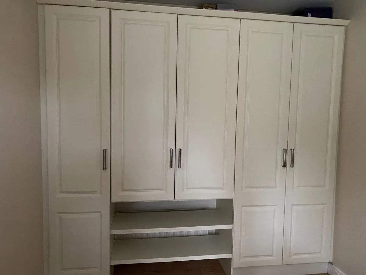 Built in wardrobes - Image 3