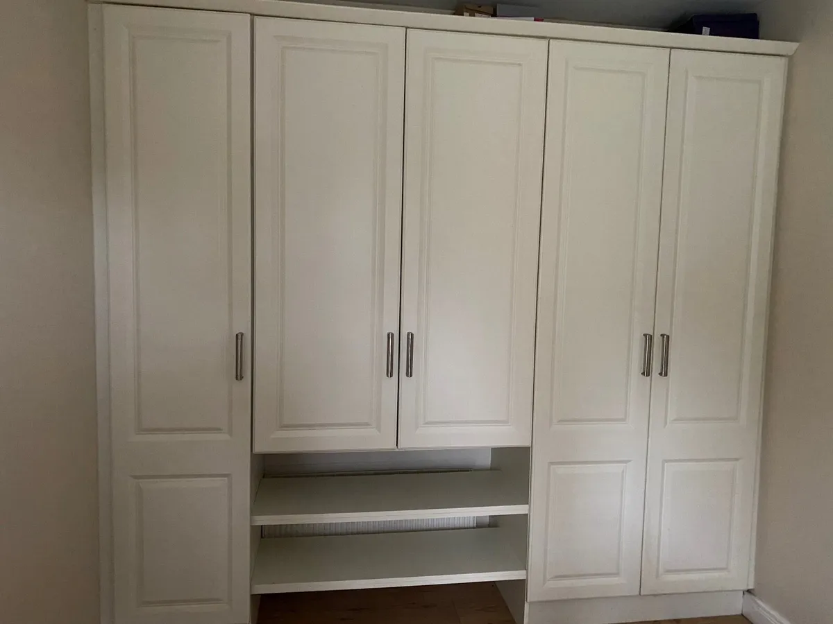 Built in wardrobes - Image 4