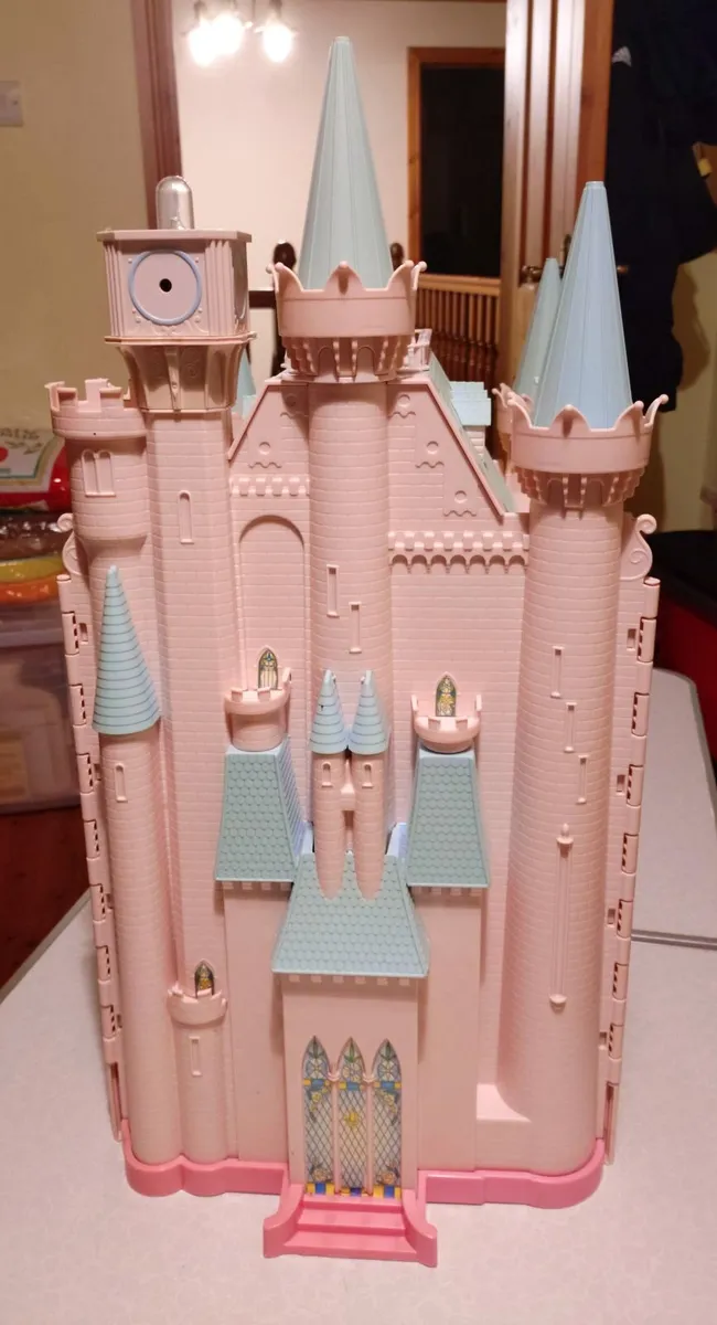 Plastic Princess Castle (used). - Image 4