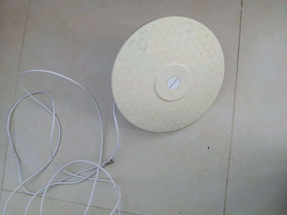 JVC 24" LED Smart HD TV / Unispectra antenna - Image 4